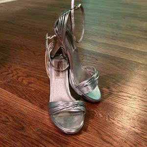 Private Collection by Dyeables silver dress shoe